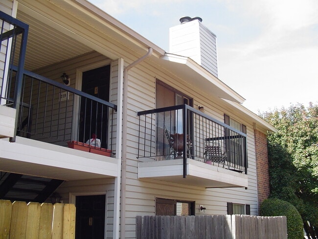 Primary Photo - Spacious 1 Bedroom condo close to campus!