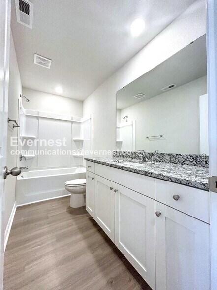 Building Photo - 2140 Willow Gln Dr