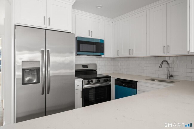 Building Photo - 29 Village Rd