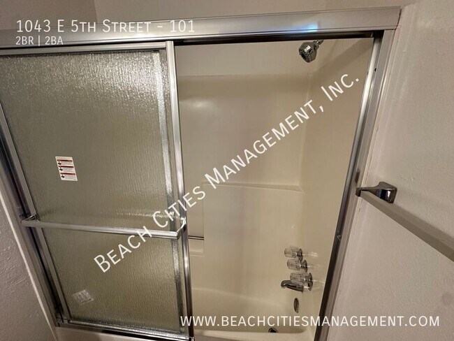 Building Photo - 1043 E 5th St