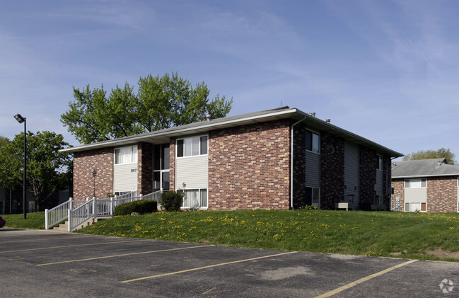 Building Photo - Westgate Manor