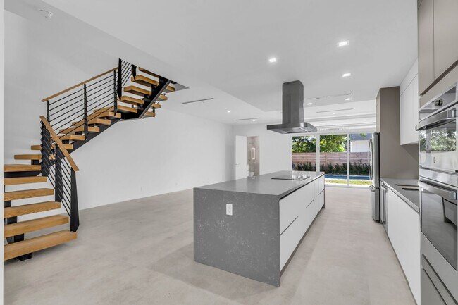 Building Photo - This beautiful new townhome  or rentoffers...