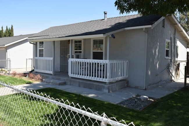 Building Photo - 3220 Byron Rd