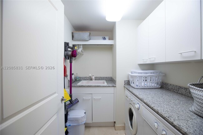 Building Photo - 6000 Island 2602 Is