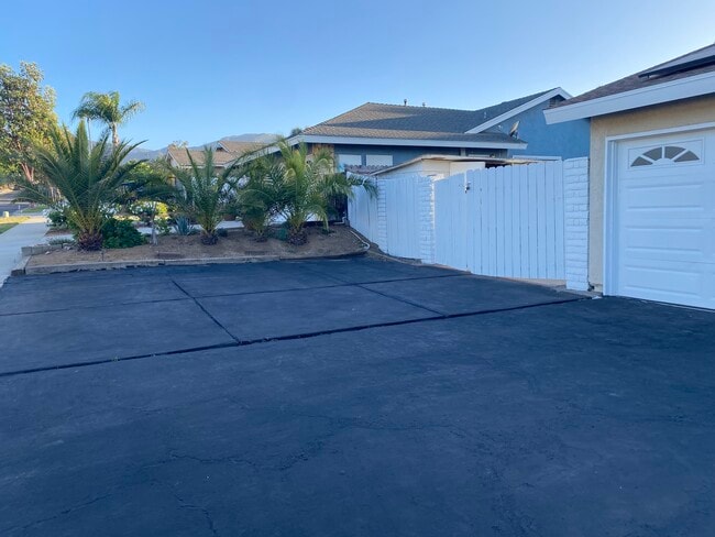 Building Photo - 1604 Avenida Del Vista