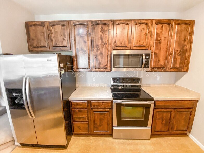 Building Photo - 9481 Mansfield Ave