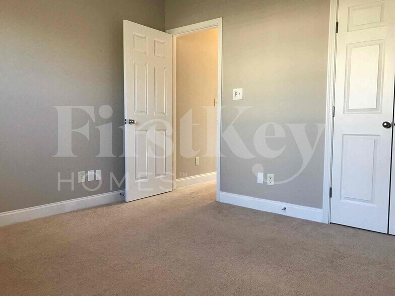 Building Photo - 452 Old Cahaba Way