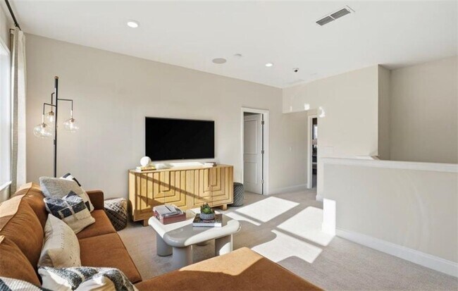 Building Photo - 2145 The Ln NE