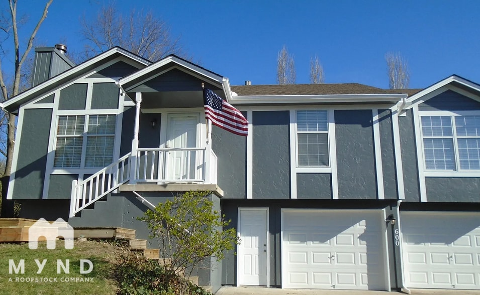 Primary Photo - 600 SW Bonanza Dr