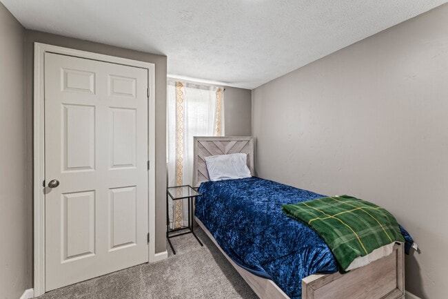 Building Photo - Furnished, short-term rental just blocks from KU Med available now!