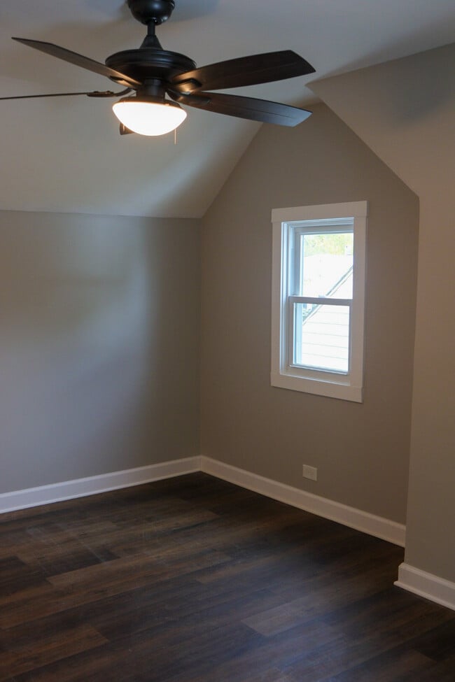 Building Photo - 12237 S May St