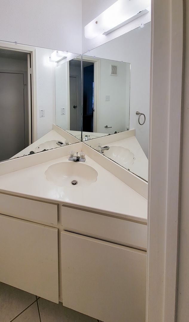 Building Photo - Beautiful two-story corner unit filled with natural light!