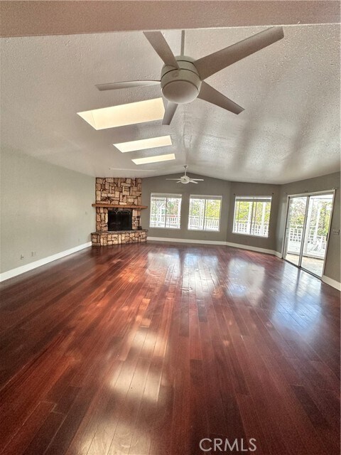 Building Photo - 2415 Mercedes Ave