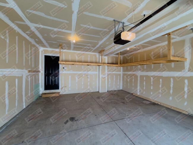 Building Photo - 3301 Quacker Ave