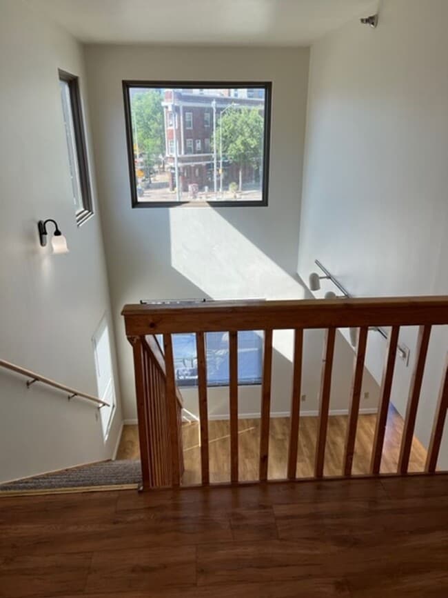 Building Photo - 321 N Frances St