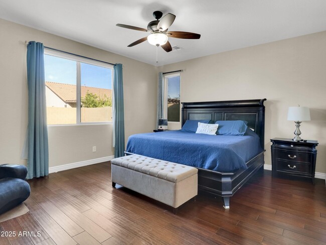 Building Photo - 1866 E Ravenswood Dr