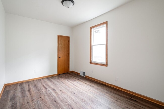 Building Photo - Classic Charm with Modern Updates - Upper ...