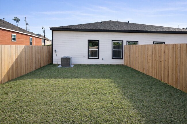 Building Photo - 8137 Cabot St