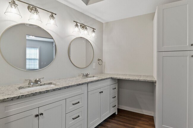 Building Photo - Completely Renovated Home Less Than 1 Mile From TCU