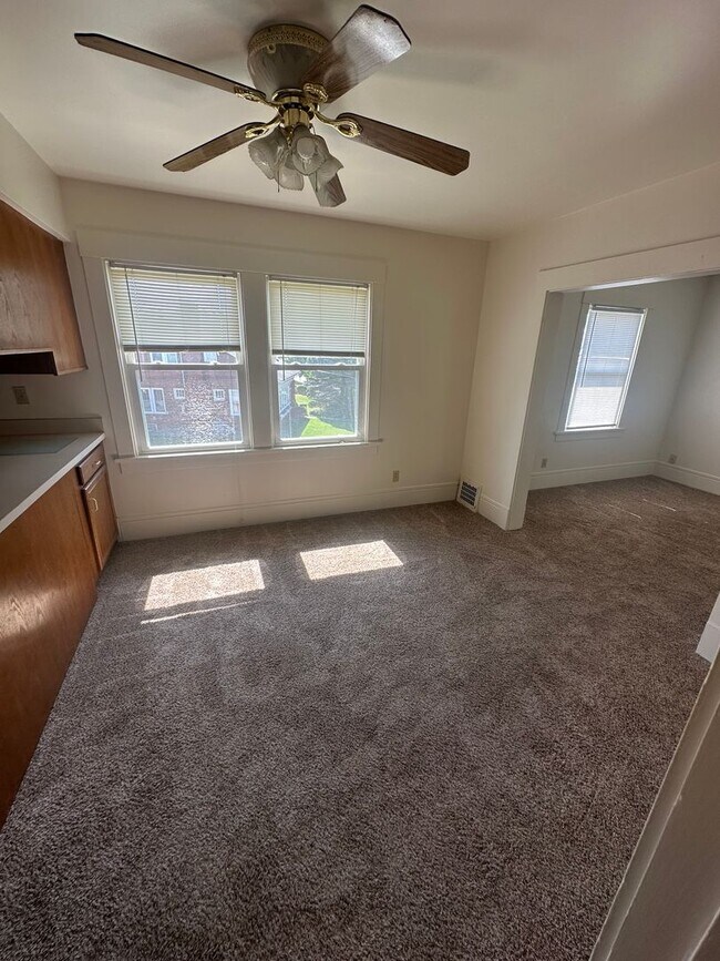 Building Photo - ste614