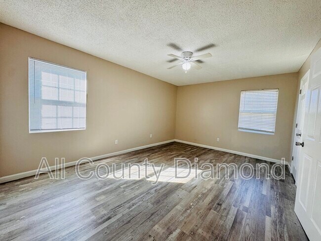 Building Photo - 167 Lauren Ln