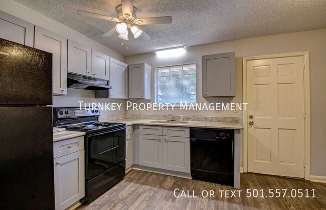 Building Photo - 2 E Laramie Dr