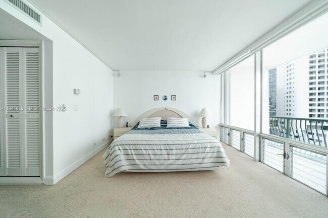 Building Photo - 1408 Brickell Bay Dr