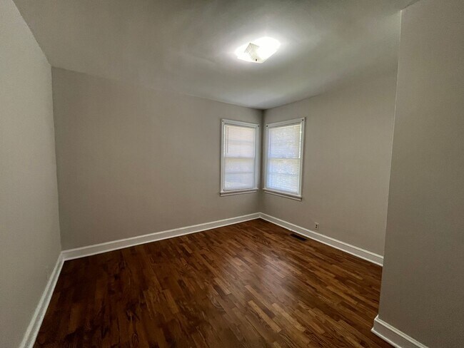 Building Photo - 208 Reynolds St NE