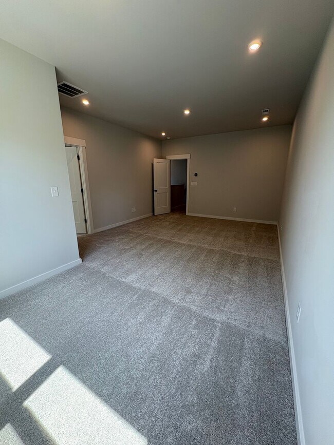Building Photo - New Construction 3BR/2.5 BA in Griffith Lakes