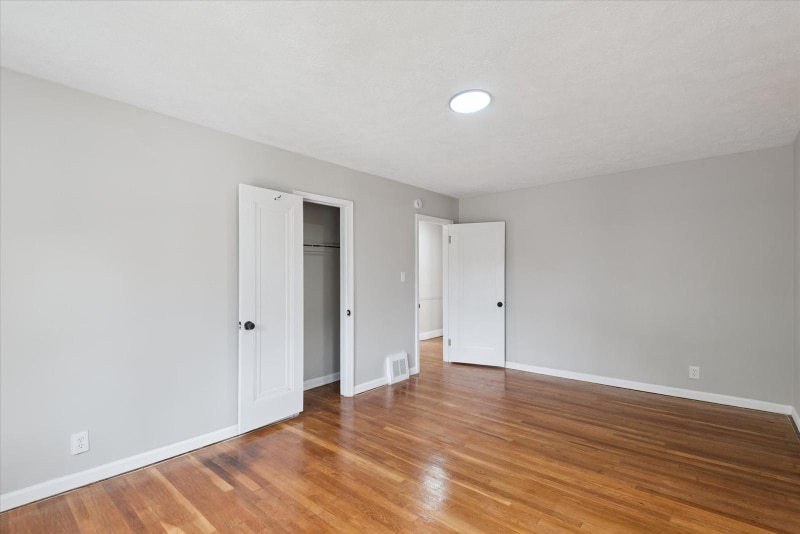 Building Photo - 174 E 196th St