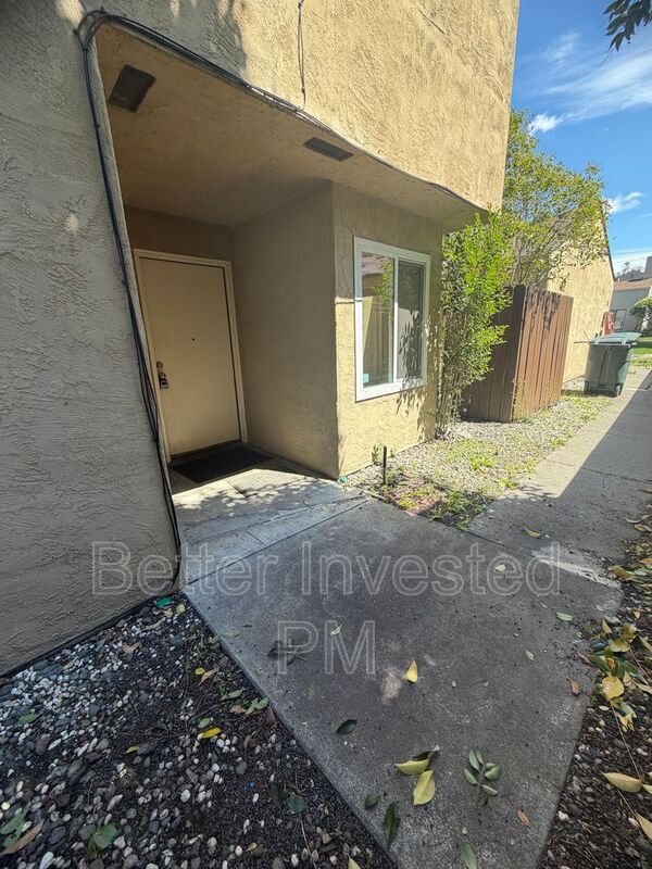 Building Photo - 2808 Tachevah Dr