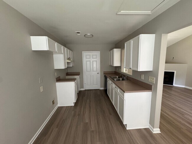 Building Photo - 5819 Hamilton Oaks Dr