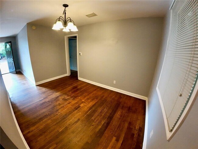Building Photo - 4654 Cottonwood Dr