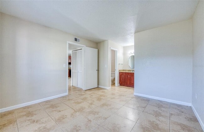Building Photo - 455 Alt 19