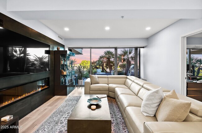 Building Photo - 7167 E Rancho Vista Dr