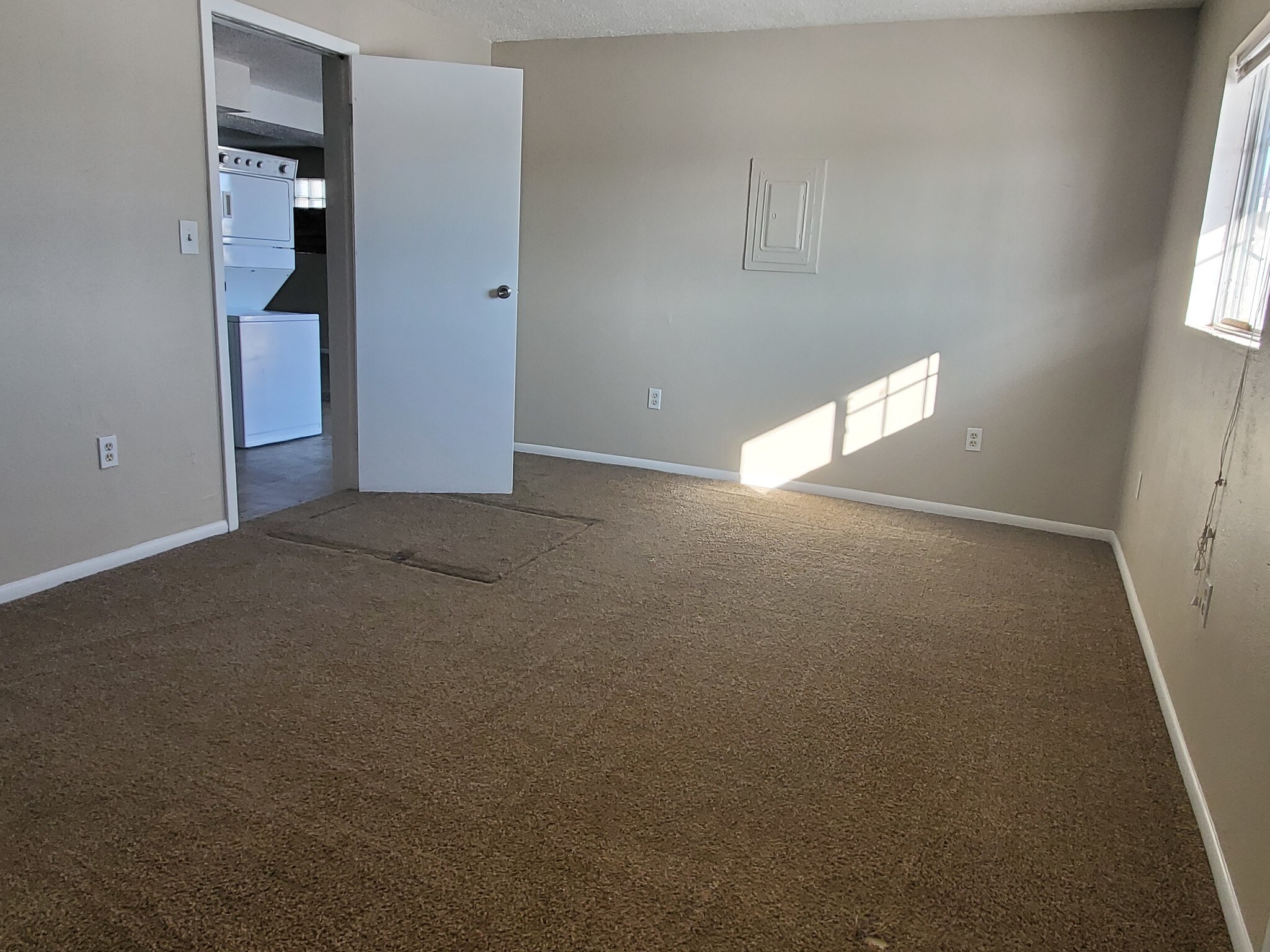 Building Photo - 610 Dahlia St
