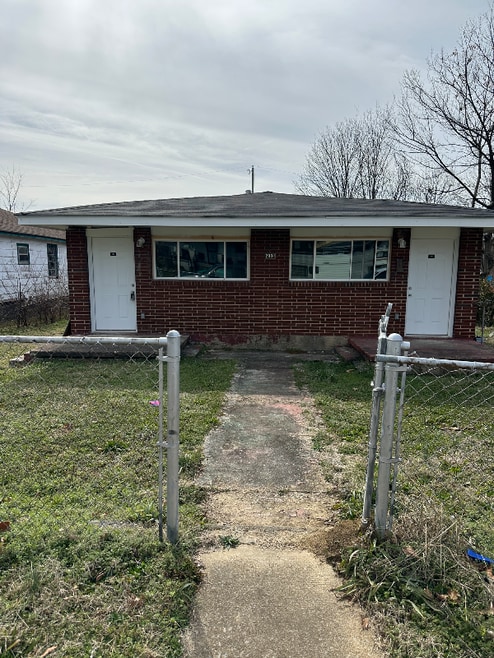 Building Photo - 2004 Garfield St