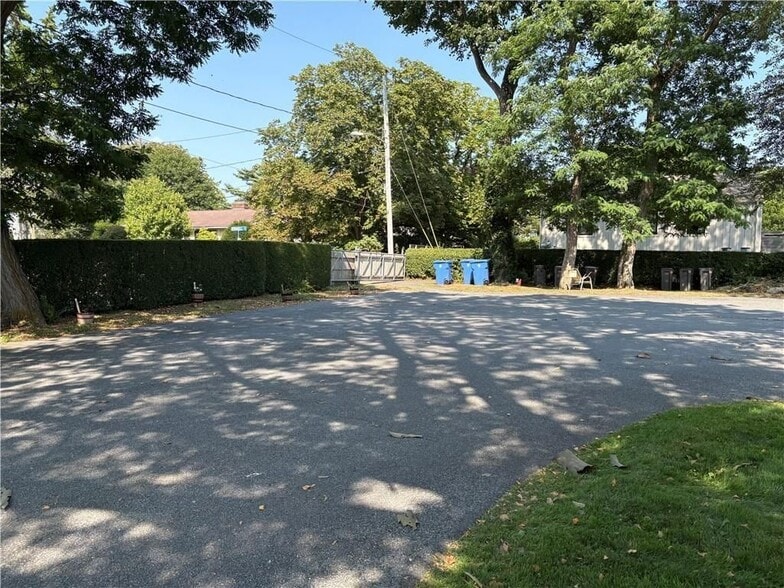 Building Photo - 438 Wolcott Ave