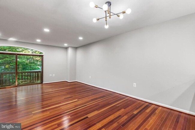 Building Photo - 4921 Sauquoit Ln