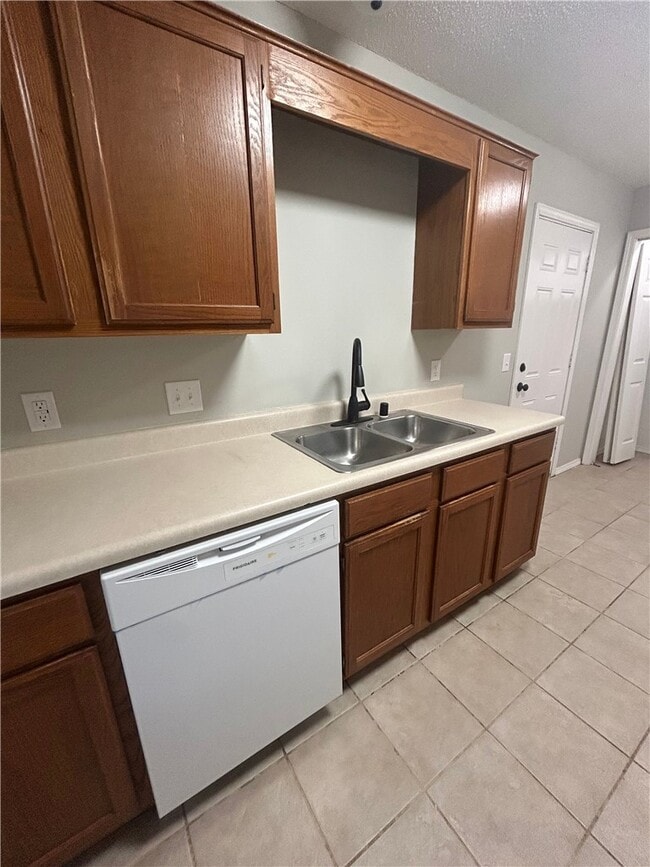 Building Photo - 3404 SW Landau Ct