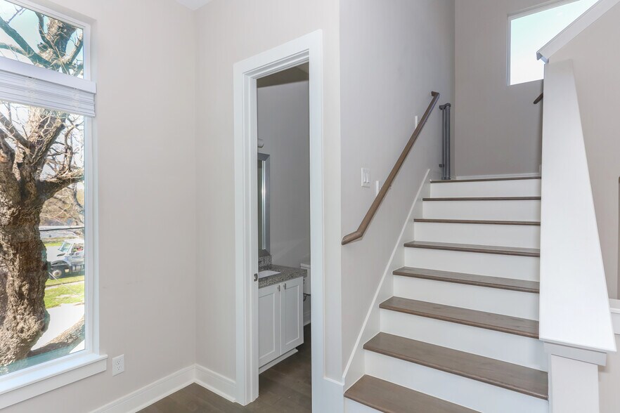 Half Bathroom - 3107 Saint Charles St