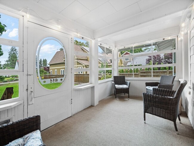 Building Photo - Charming Furnished 2BR Bungalow in Rockwood