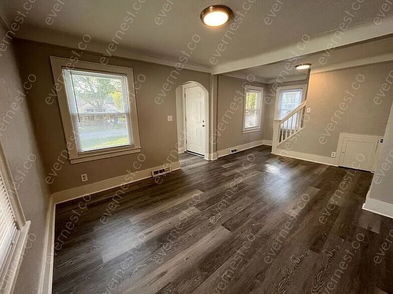 Building Photo - 3355 Curwood St