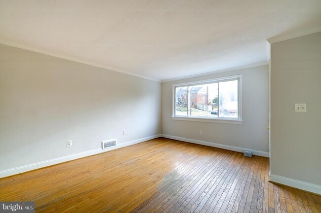 Building Photo - 10022 Brunett Ave