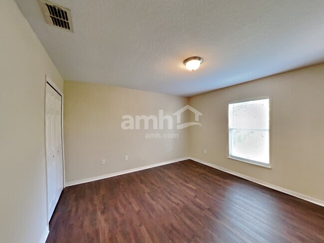 Building Photo - 17051 Lixberry Way