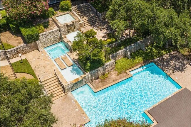 Building Photo - 2170 Thousand Oaks Dr