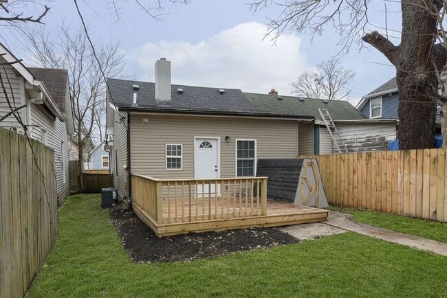 Building Photo - Charming Remodeled 2 Bedroom 1 Bath Near Fountain Square!