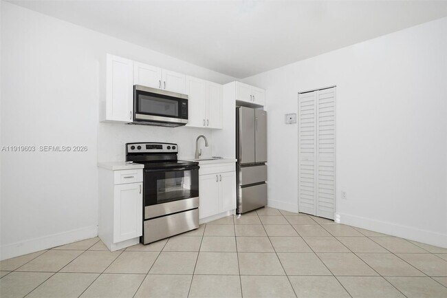 Building Photo - 2445 SW 18th St