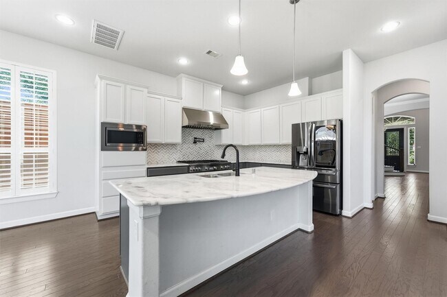 Building Photo - 1303 Gardenia Dr
