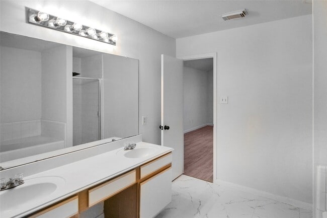 Building Photo - 511 Chaseway Dr